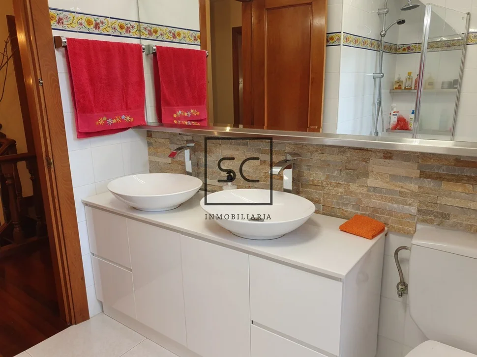 Chalet con piscina y finca en maniños, fene