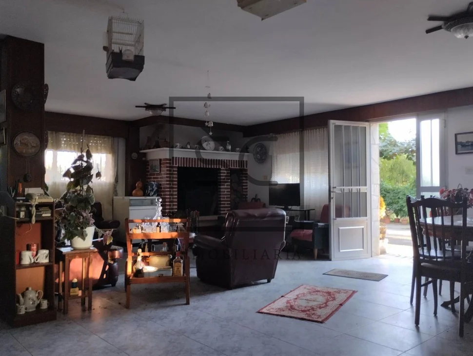 Amplia casa con terreno en bemantes, miño