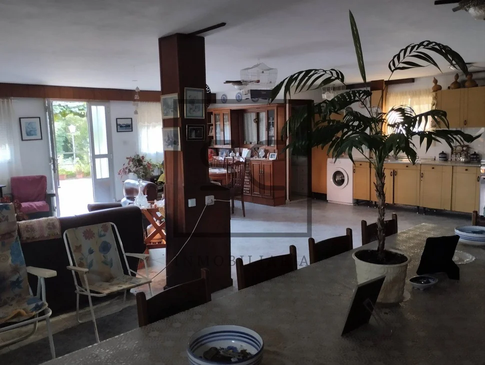 Amplia casa con terreno en bemantes, miño