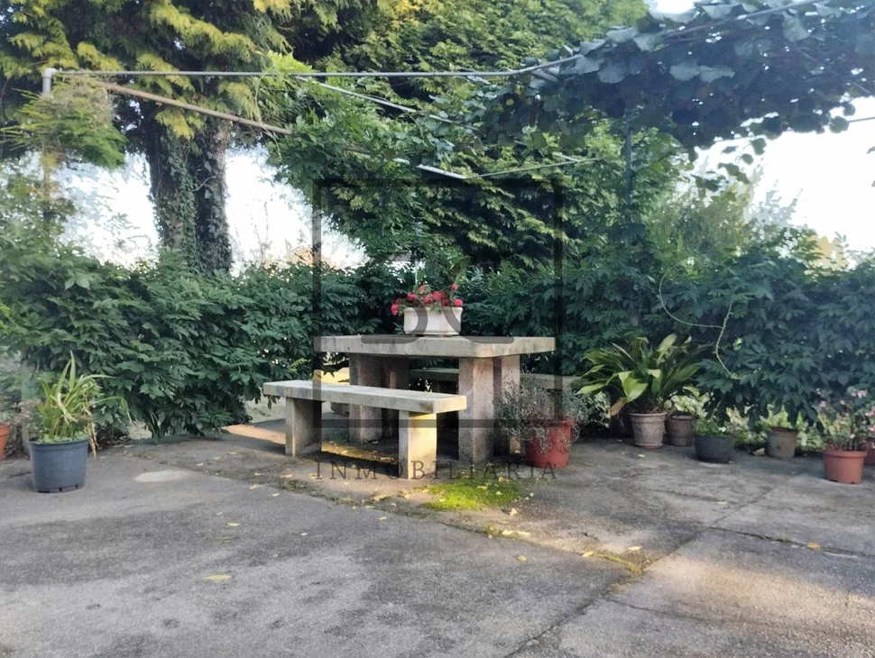 Amplia casa con terreno en bemantes, miño