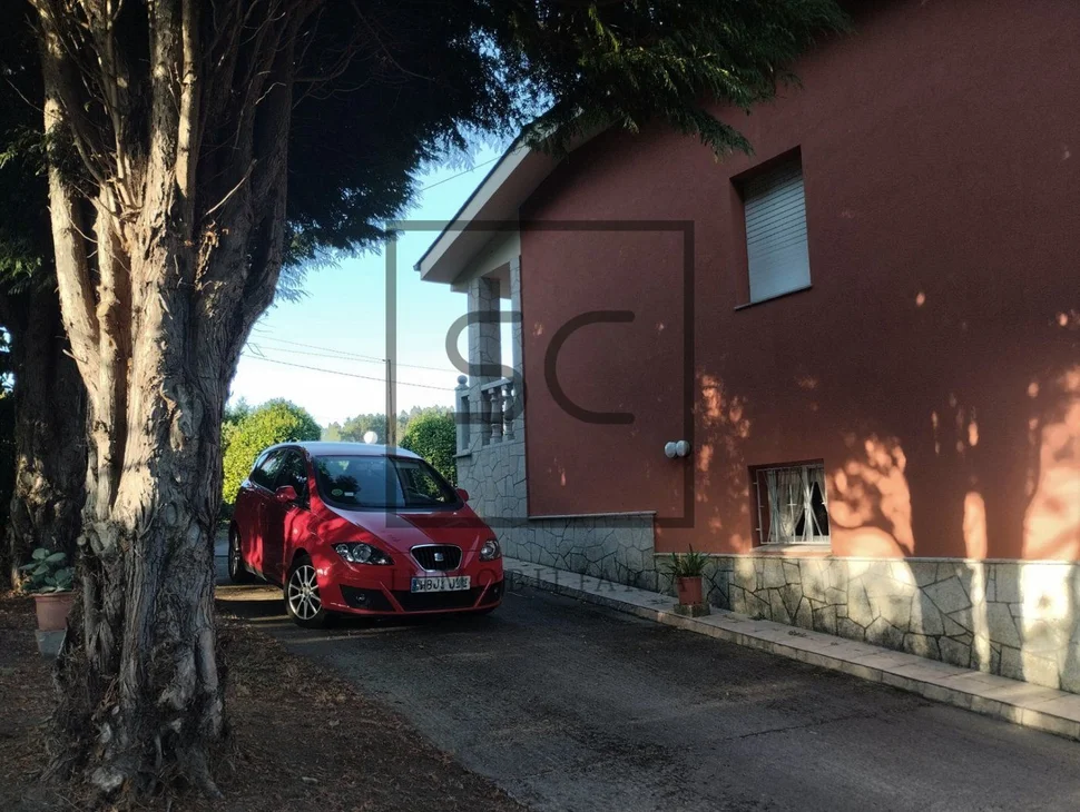 Amplia casa con terreno en bemantes, miño
