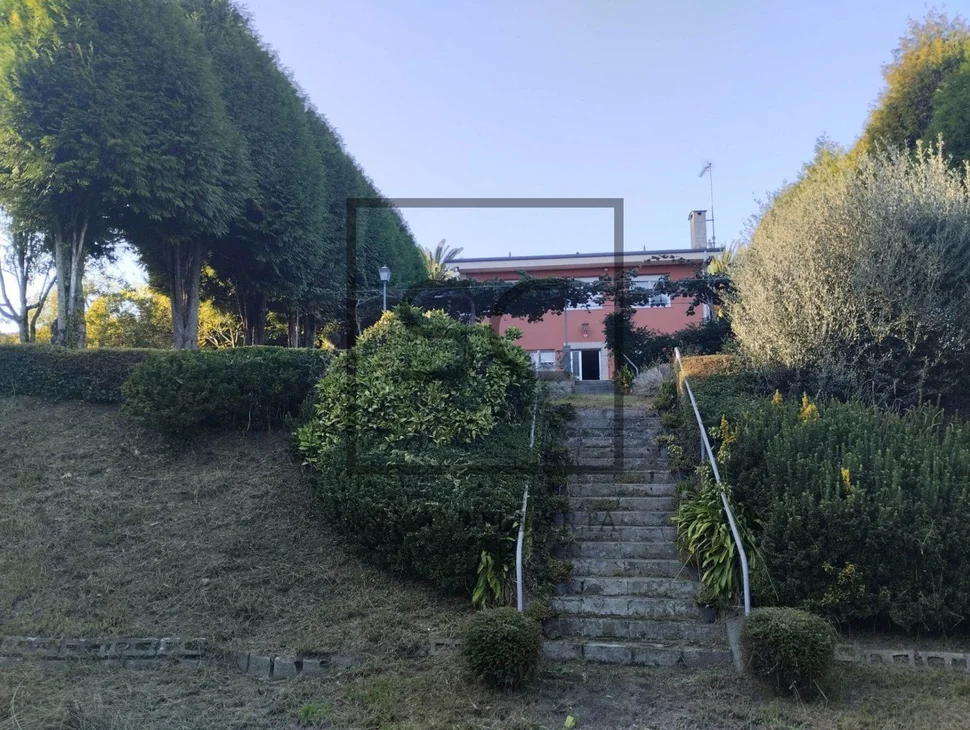Amplia casa con terreno en bemantes, miño