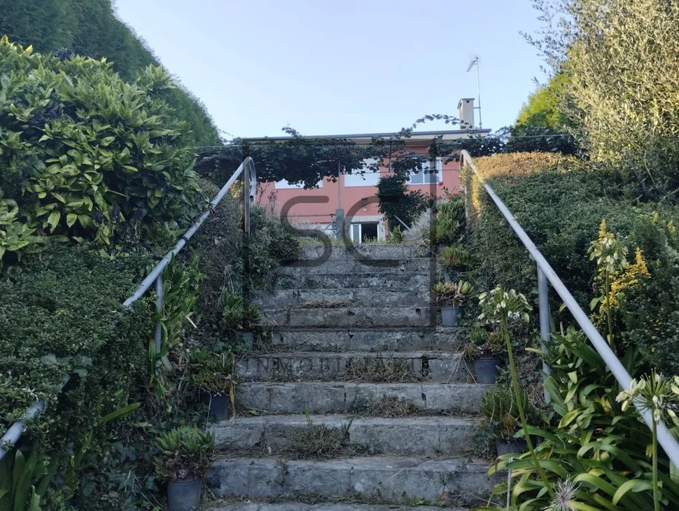 Amplia casa con terreno en bemantes, miño