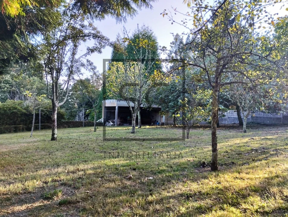 Amplia casa con terreno en bemantes, miño