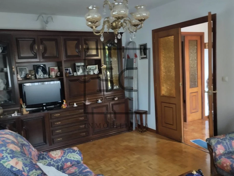 Amplia casa con terreno en bemantes, miño