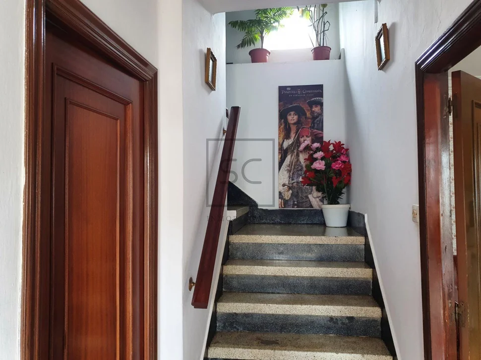 Casa con garaje y finca en meirás, valdoviño