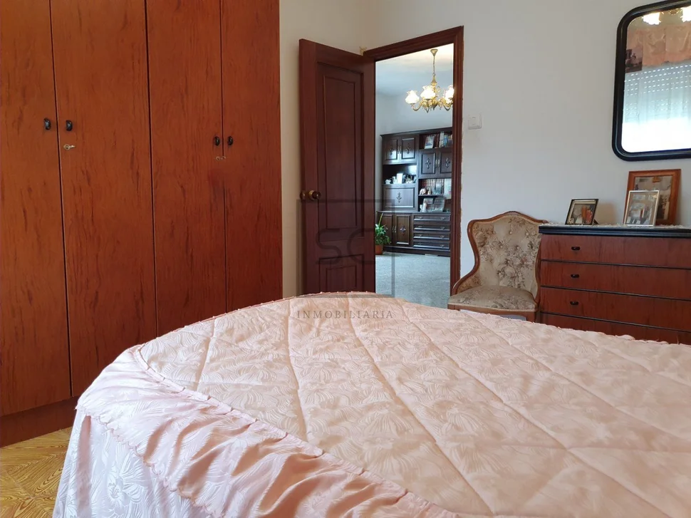 Casa con garaje y finca en meirás, valdoviño