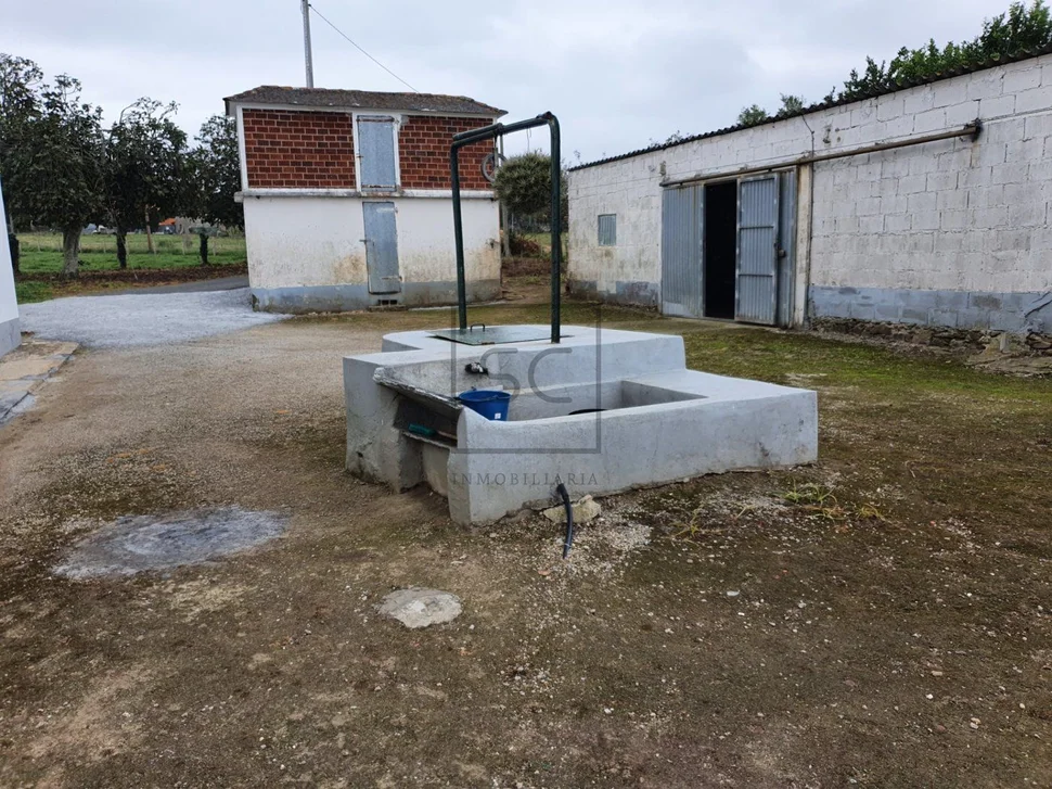 Casa con garaje y finca en meirás, valdoviño