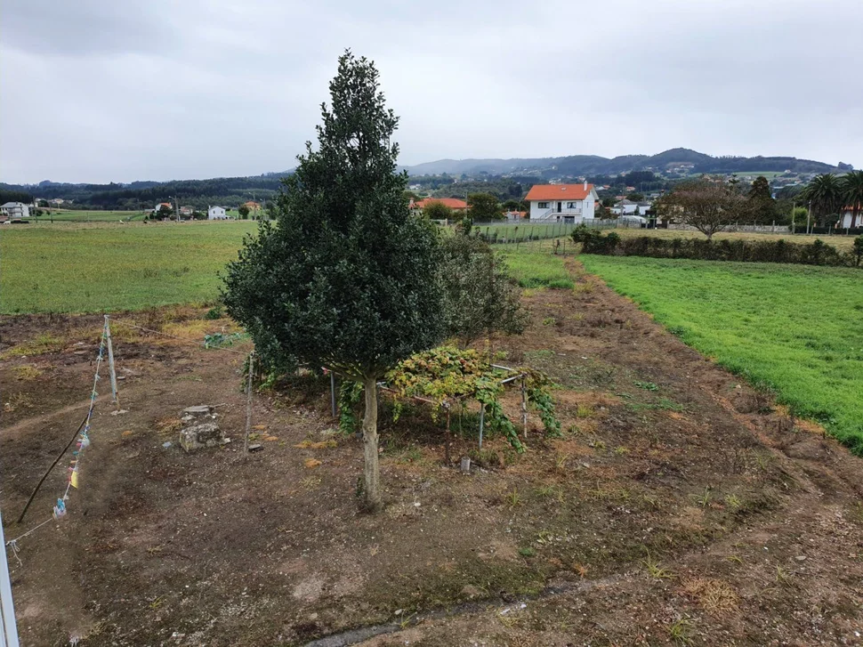 Casa con garaje y finca en meirás, valdoviño