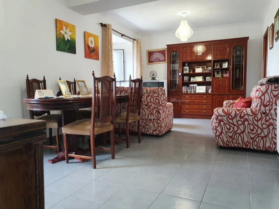 Casa con garaje y finca en meirás, valdoviño