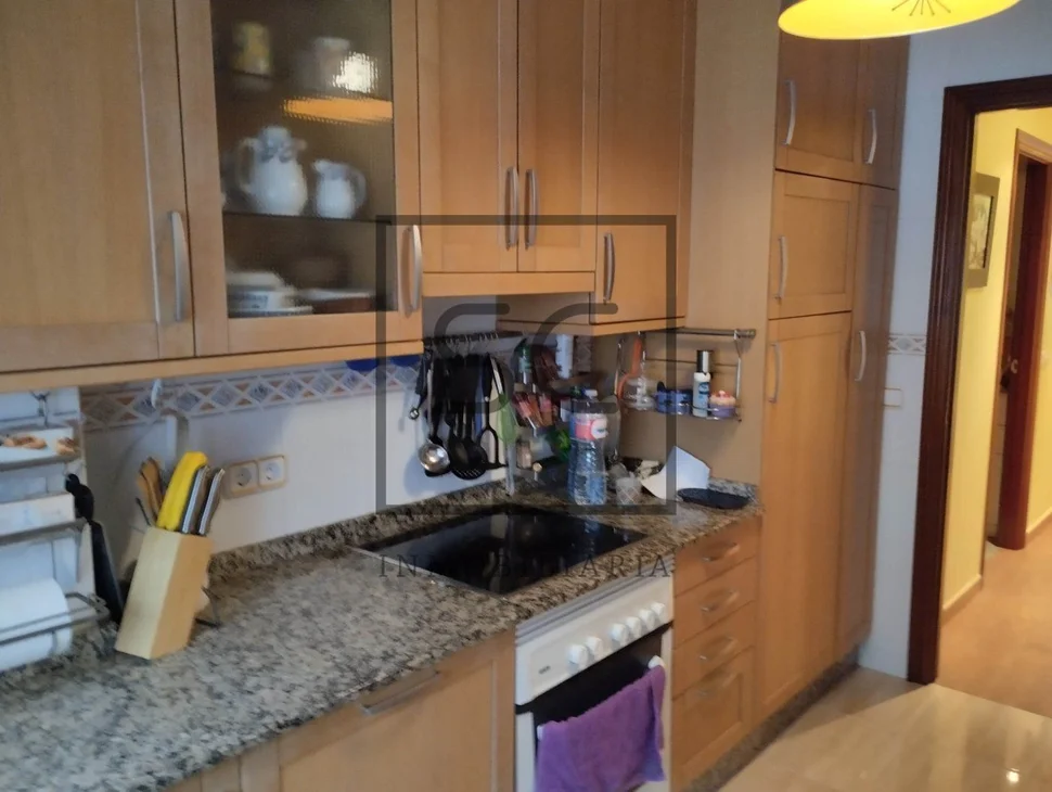 Piso con terraza, ascensor y garaje