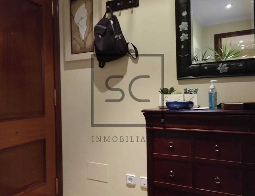 Piso con terraza, ascensor y garaje