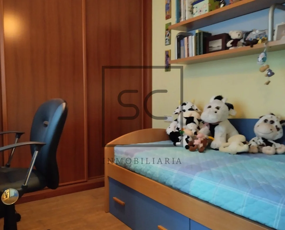 Piso con terraza, ascensor y garaje