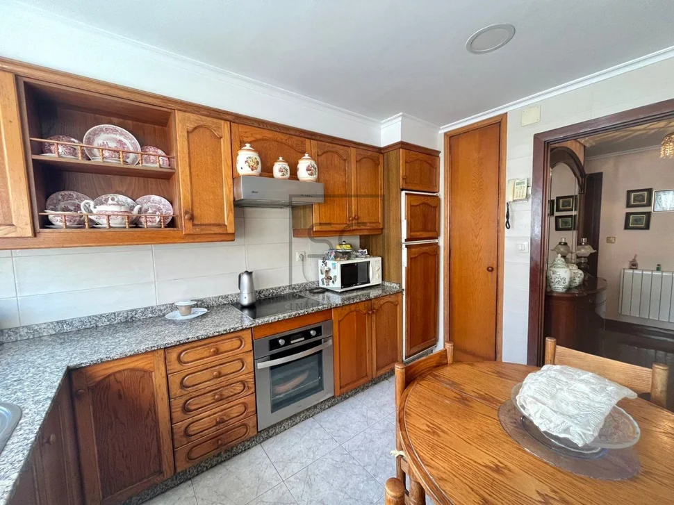 Piso con ascensor y garaje en caranza, ferrol