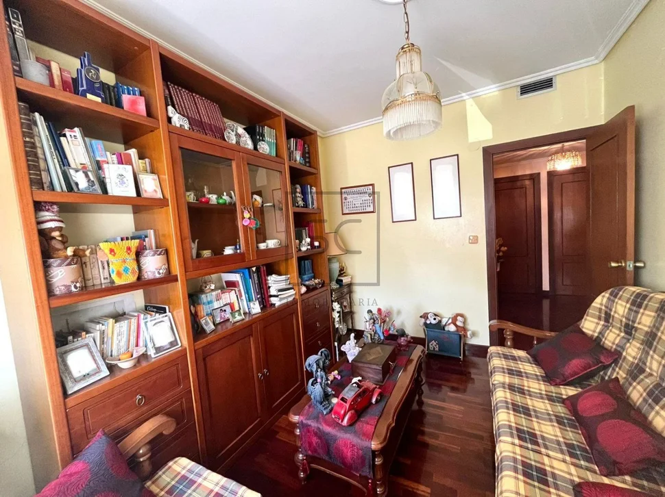 Piso con ascensor y garaje en caranza, ferrol