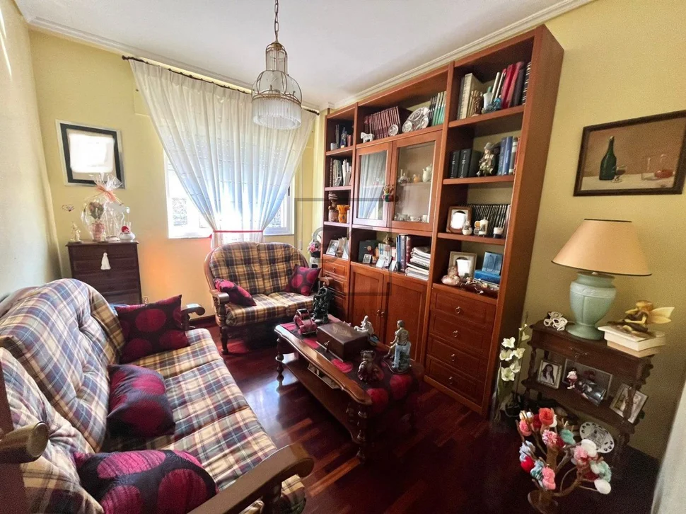 Piso con ascensor y garaje en caranza, ferrol