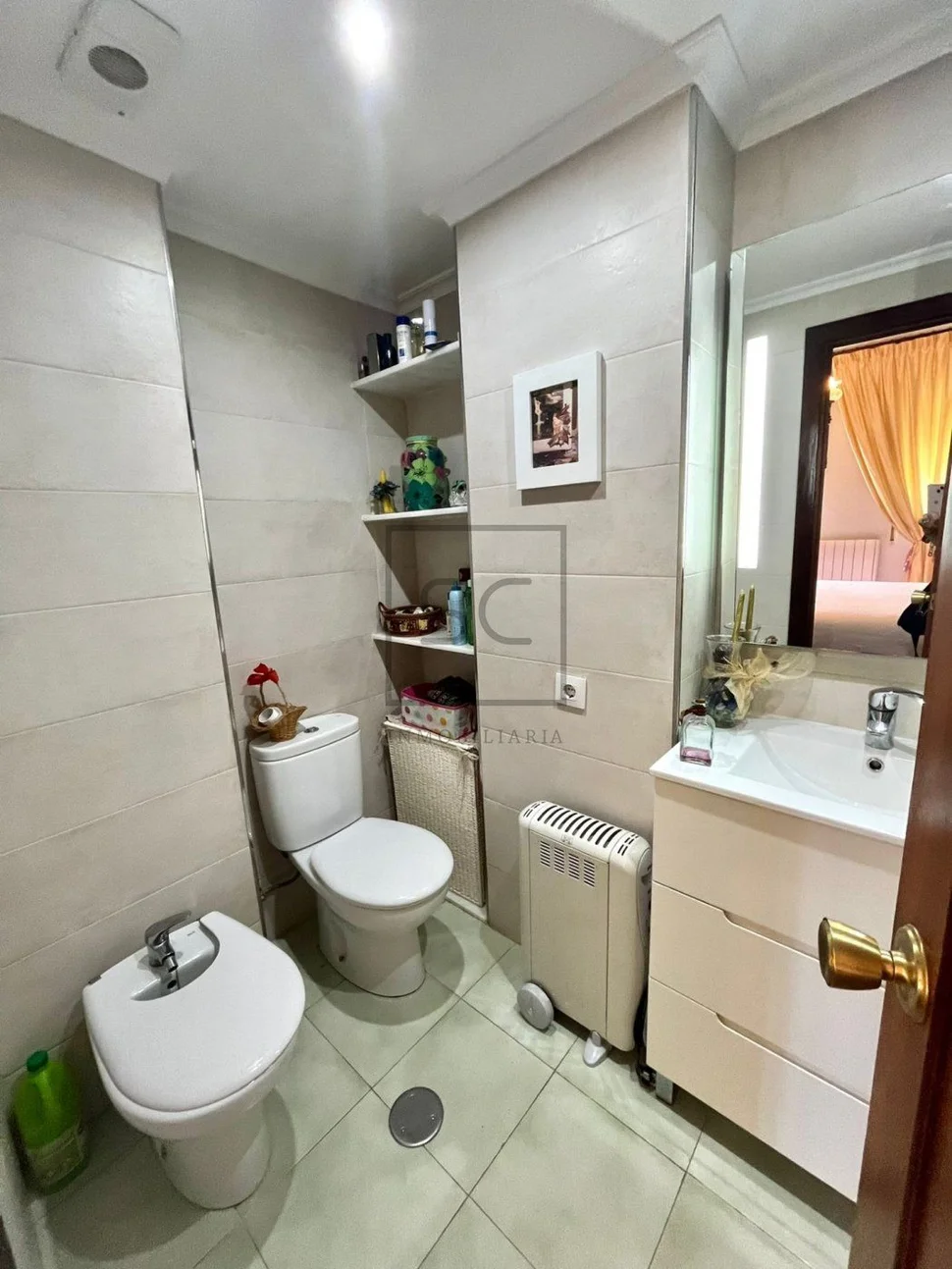 Piso con ascensor y garaje en caranza, ferrol