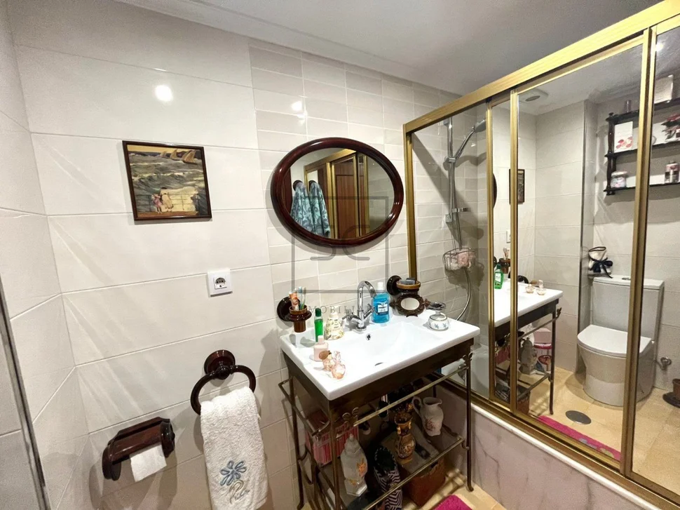 Piso con ascensor y garaje en caranza, ferrol