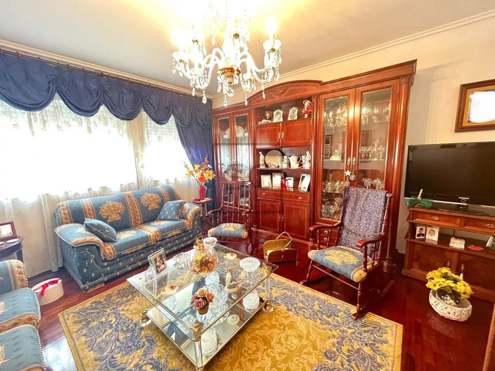 Piso con ascensor y garaje en caranza, ferrol