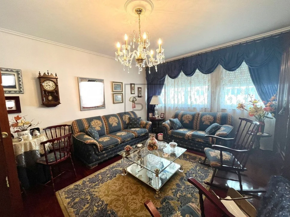 Piso con ascensor y garaje en caranza, ferrol