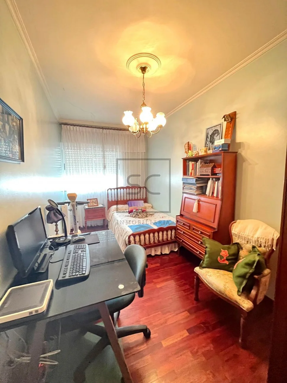 Piso con ascensor y garaje en caranza, ferrol