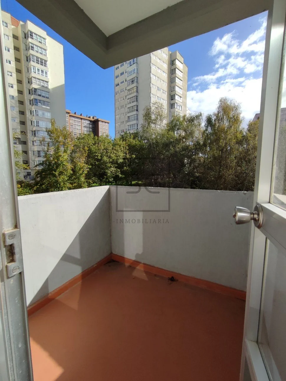 Amplio 3º sin ascensor semiamueblado con terraza en caranza, ferrol