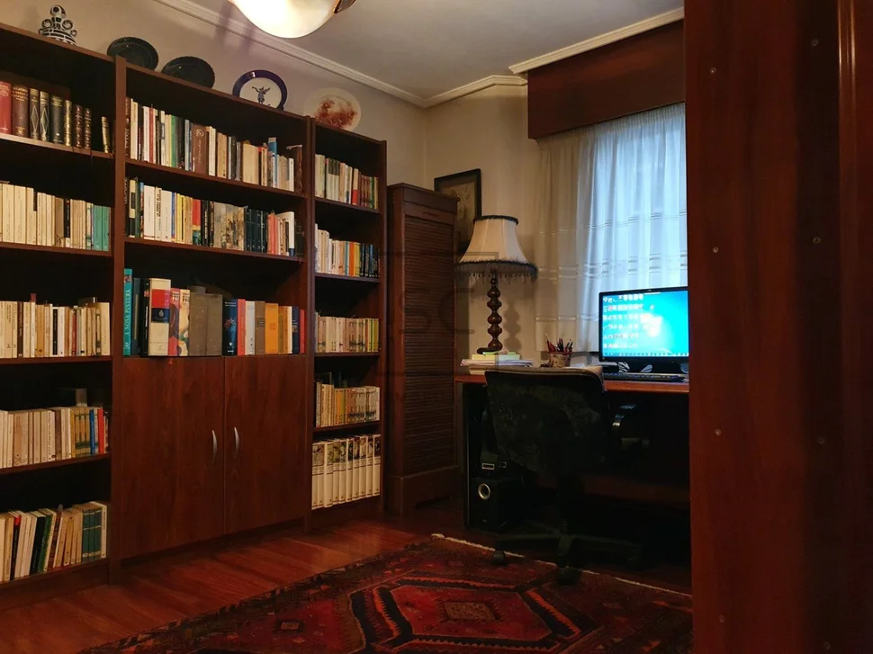 Piso con terraza, garaje y trasteros en porta nova, ferrol