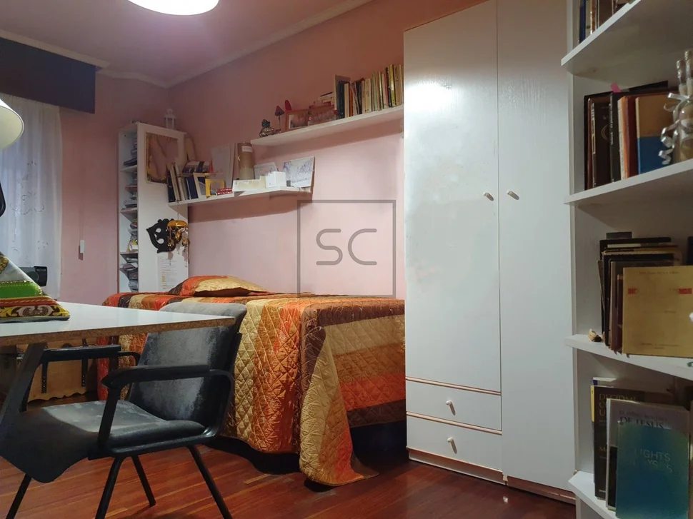 Piso con terraza, garaje y trasteros en porta nova, ferrol