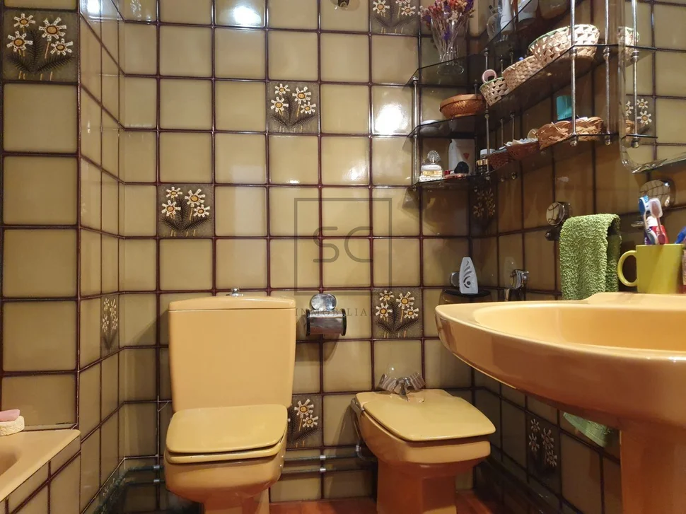 Piso con terraza, garaje y trasteros en porta nova, ferrol