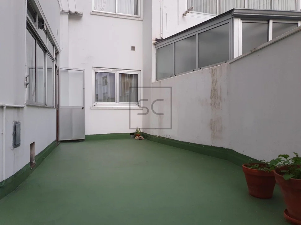 Piso con terraza, garaje y trasteros en porta nova, ferrol