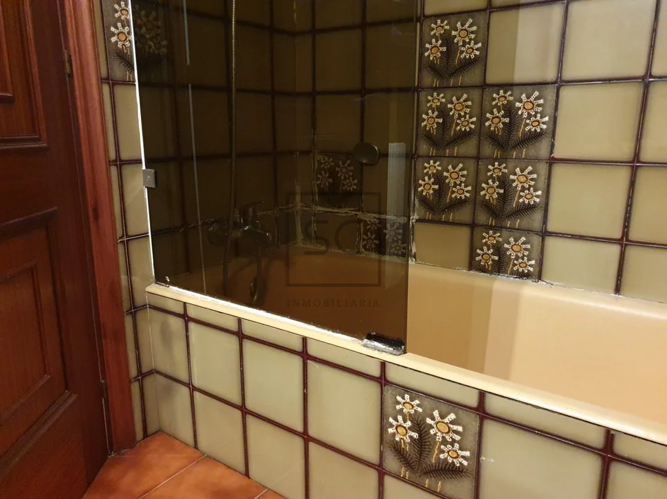 Piso con terraza, garaje y trasteros en porta nova, ferrol