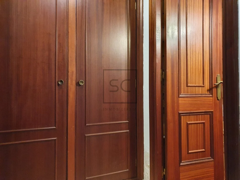 Piso con terraza, garaje y trasteros en porta nova, ferrol