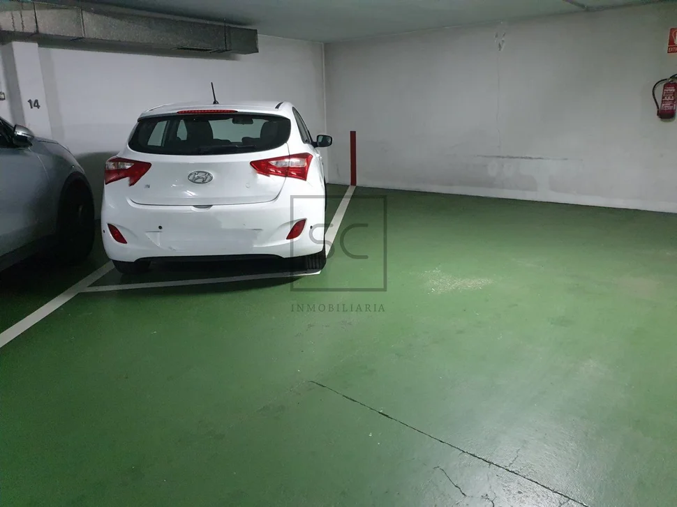 Piso con terraza, garaje y trasteros en porta nova, ferrol