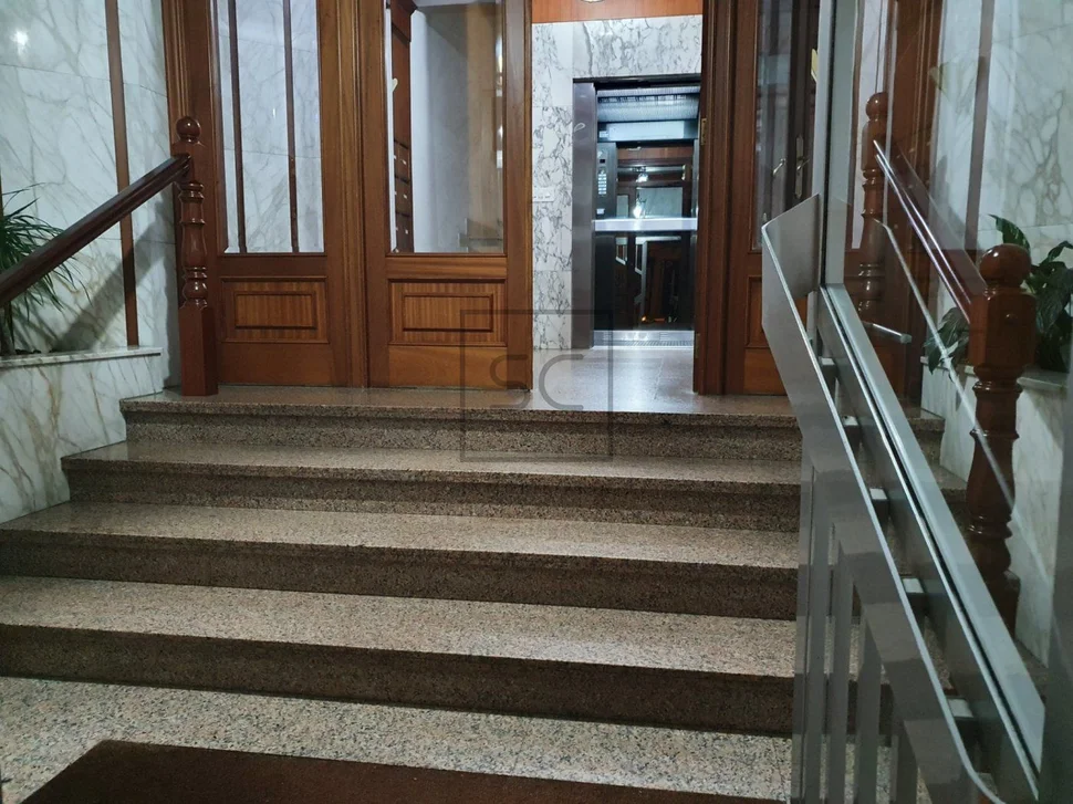 Piso con terraza, garaje y trasteros en porta nova, ferrol