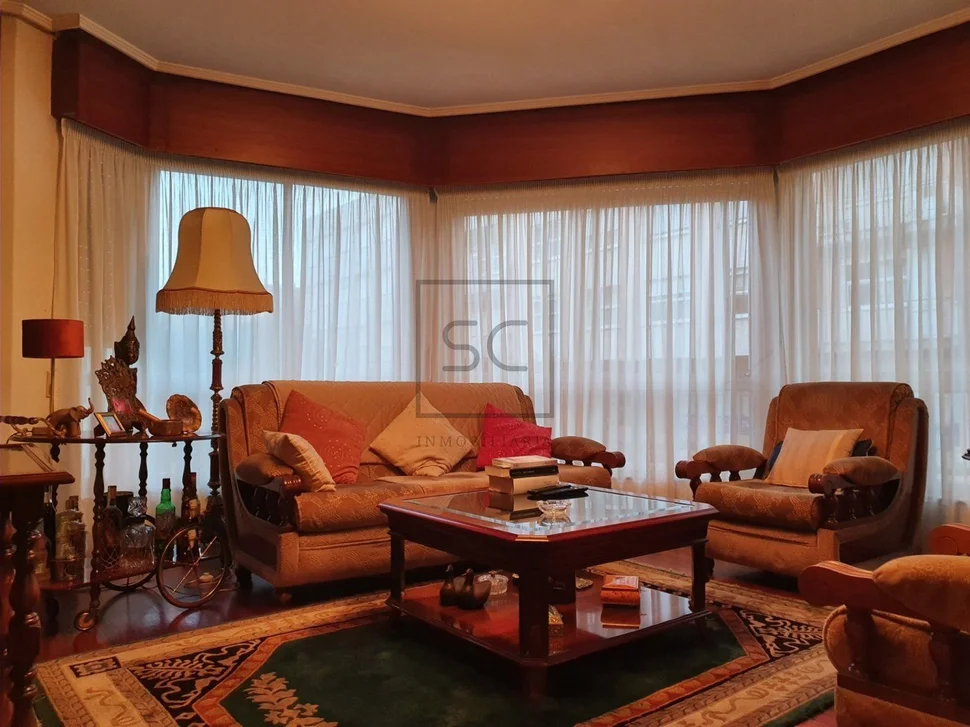 Piso con terraza, garaje y trasteros en porta nova, ferrol