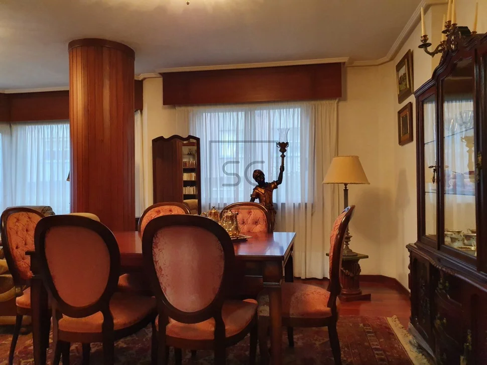 Piso con terraza, garaje y trasteros en porta nova, ferrol