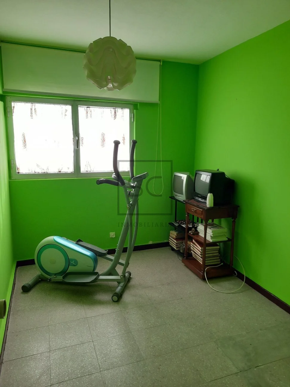 Duplex descendente de 5 habitaciones, ascensor y garaje rotatorio en caranza, ferrol