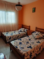 Duplex descendente de 5 habitaciones, ascensor y garaje rotatorio en caranza, ferrol