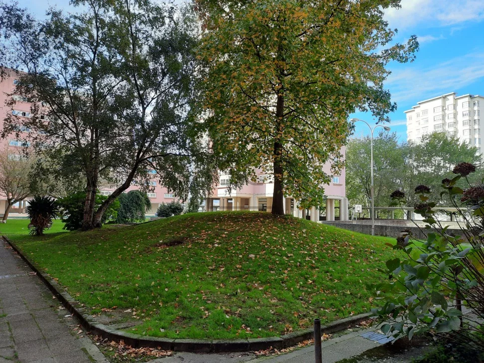 Duplex descendente de 5 habitaciones, ascensor y garaje rotatorio en caranza, ferrol