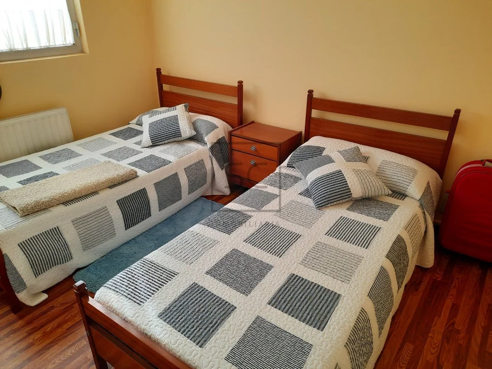 Duplex descendente de 5 habitaciones, ascensor y garaje rotatorio en caranza, ferrol