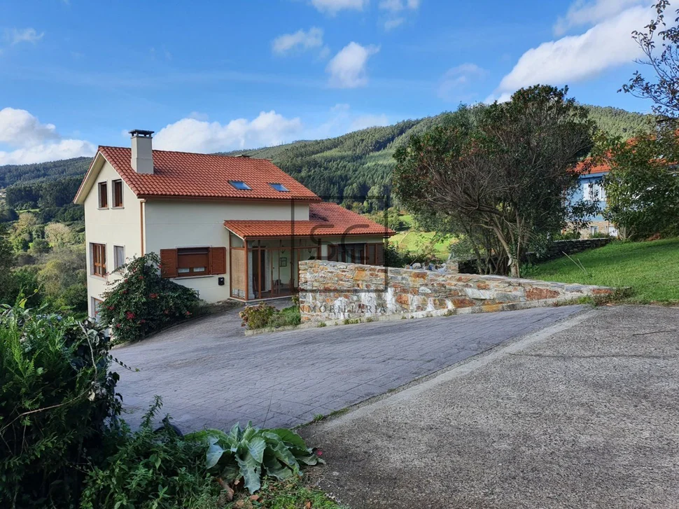 Casa con finca y paneles solares en régoa, cedeira