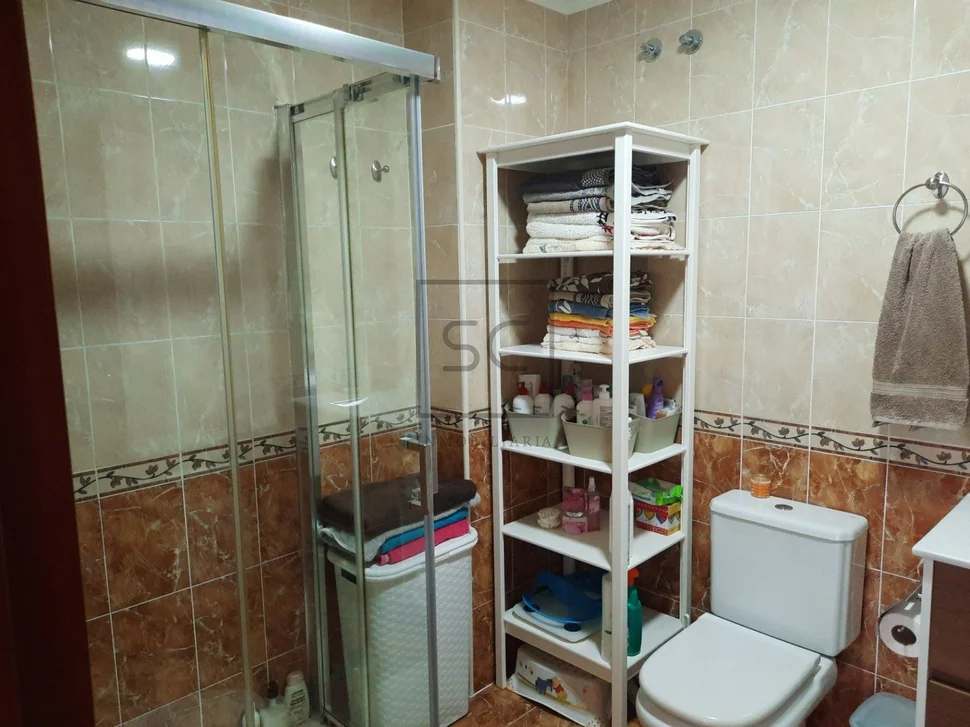 Piso con ascensor, garaje y trastero (vpo)