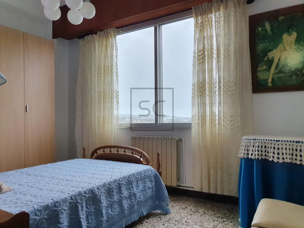 Piso con vista y plaza de garaje en caranza, ferrol