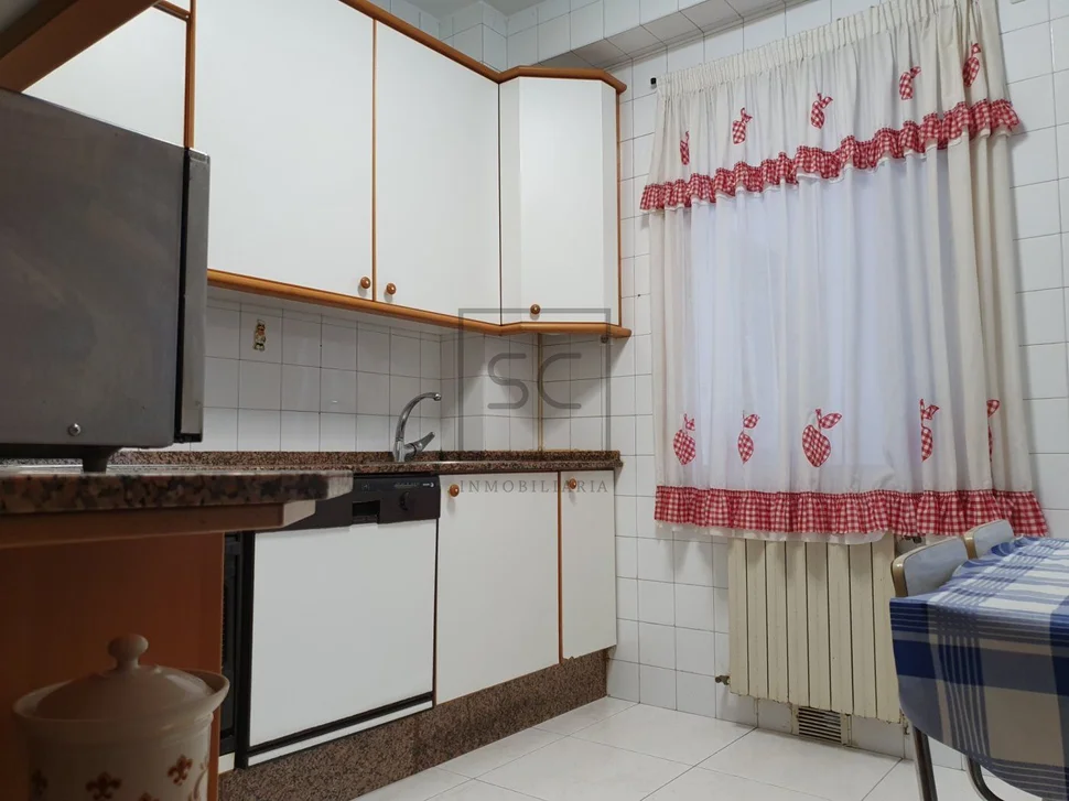 Piso con vista y plaza de garaje en caranza, ferrol