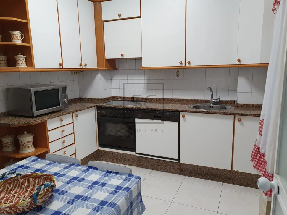 Piso con vista y plaza de garaje en caranza, ferrol