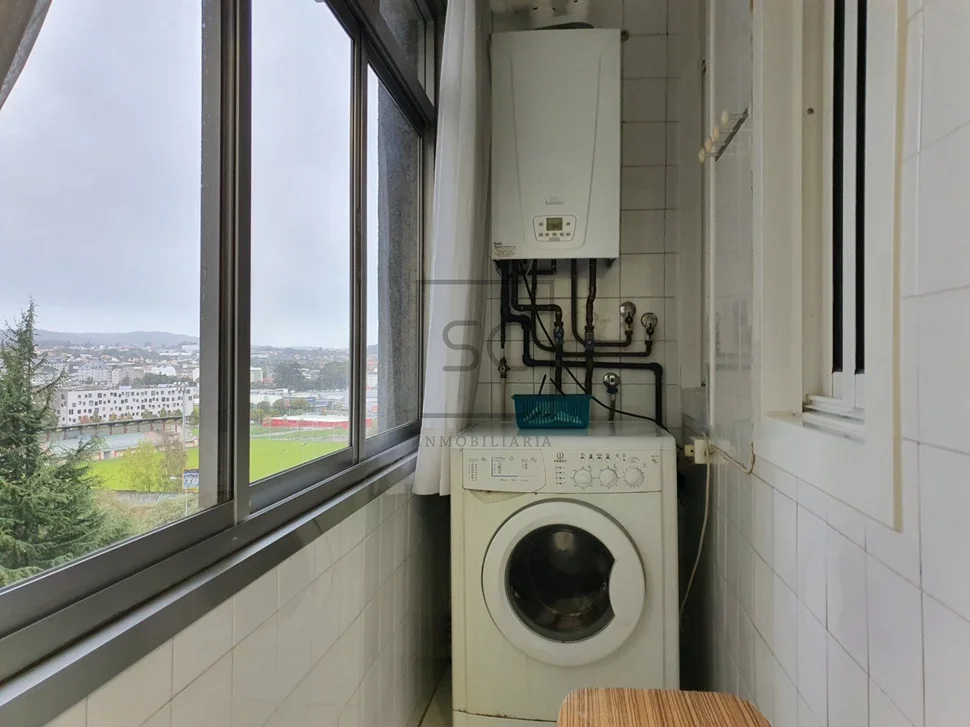 Piso con vista y plaza de garaje en caranza, ferrol