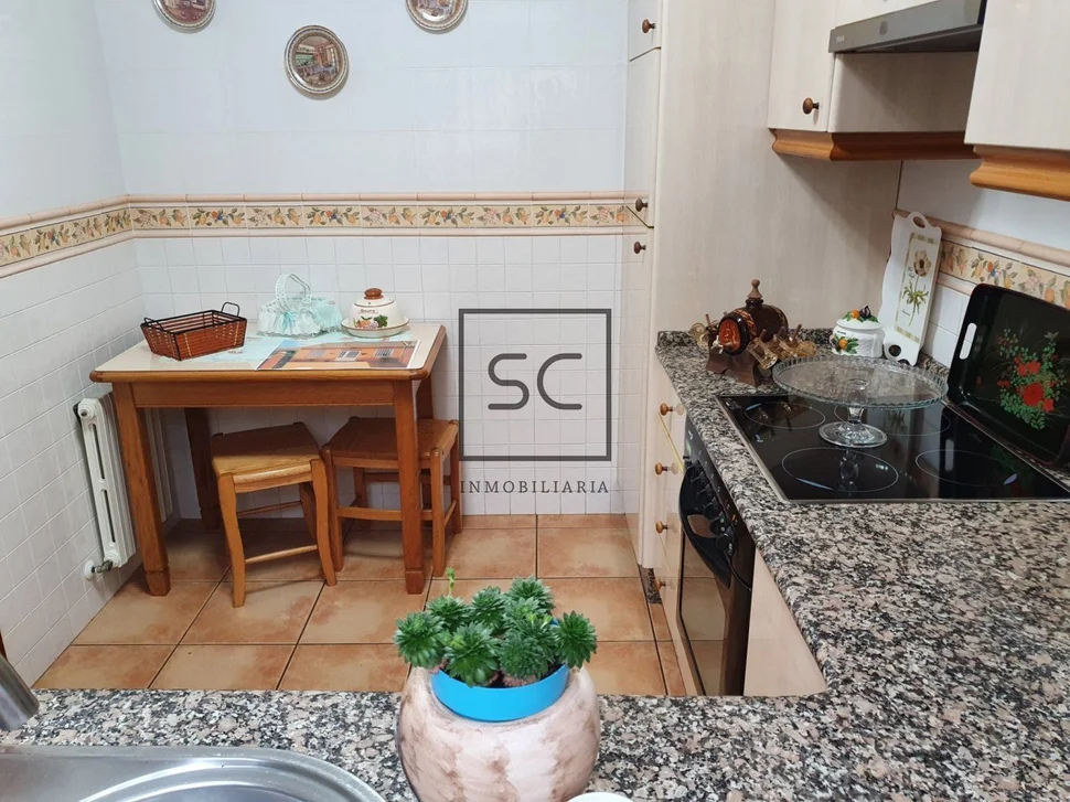 Casa con patio y finca anexada en neda, neda