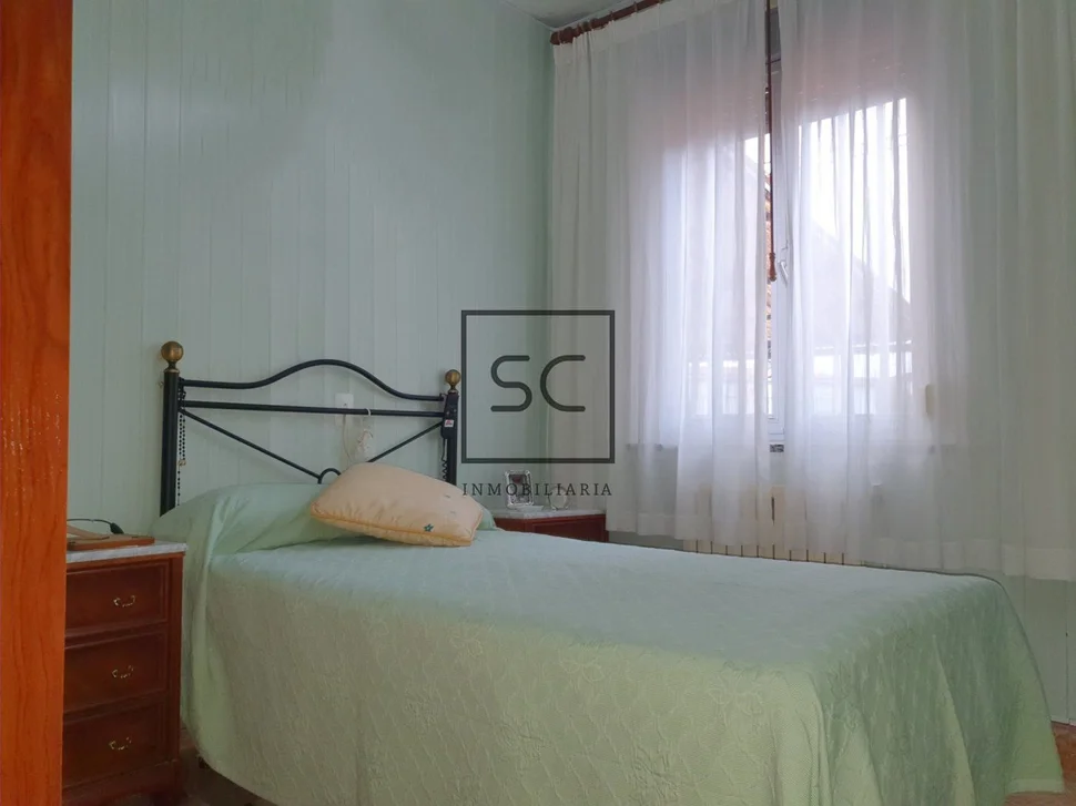 Casa con patio y finca anexada en neda, neda