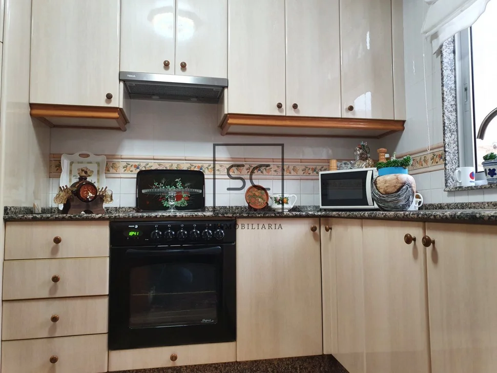 Casa con patio y finca anexada en neda, neda