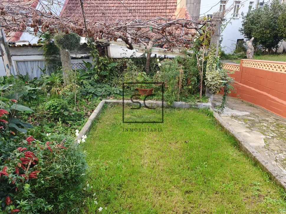 Casa con patio y finca anexada en neda, neda